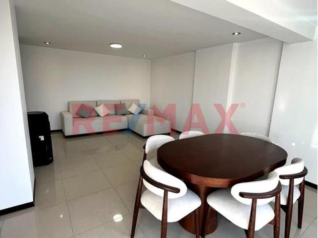Amplio Departamento Frete A Parque En Urb Jorge Basadre