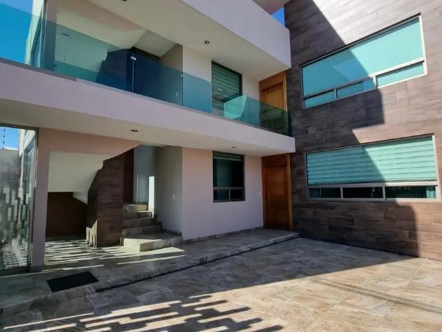 AMPLIO DEPARTAMENTO PLANTA BAJA CON JARDÍN EN RENTA EN REAL DEL VALLE