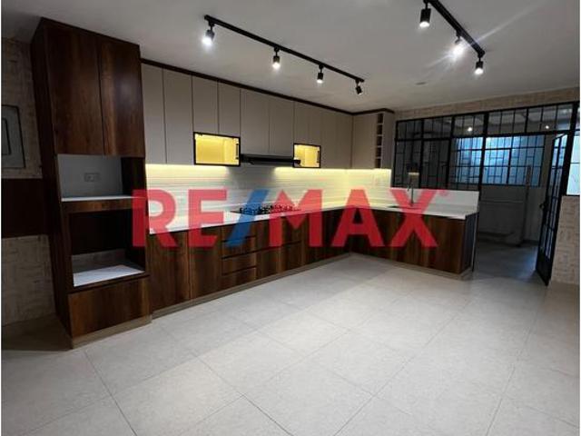 Amplio Departamento Remodelado Con Jardín Y Cochera – La Molina