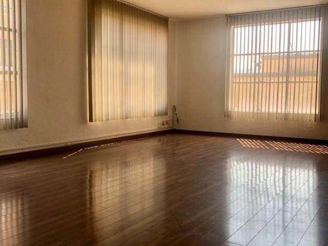 Amplio departamento, super ubicado en Lomas Verdes