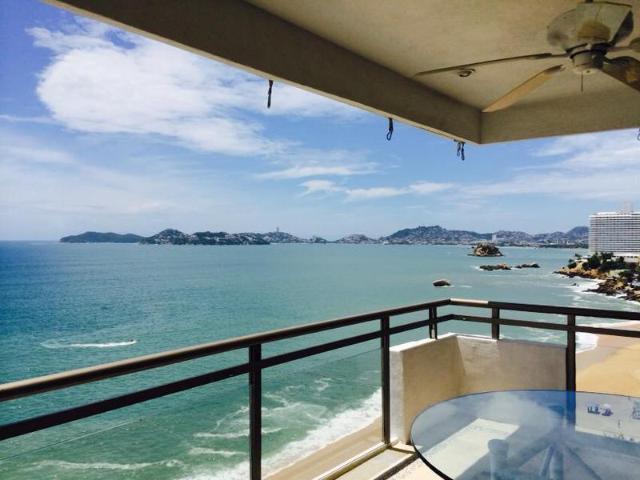 AMPLIO DEPARTAMENTO SOBRE PLAYA EN COSTERA ACAPULCO