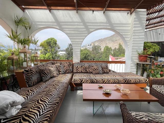 AMPLIO DÙPLEX TOWNHOUSE CON LINDA VISTA