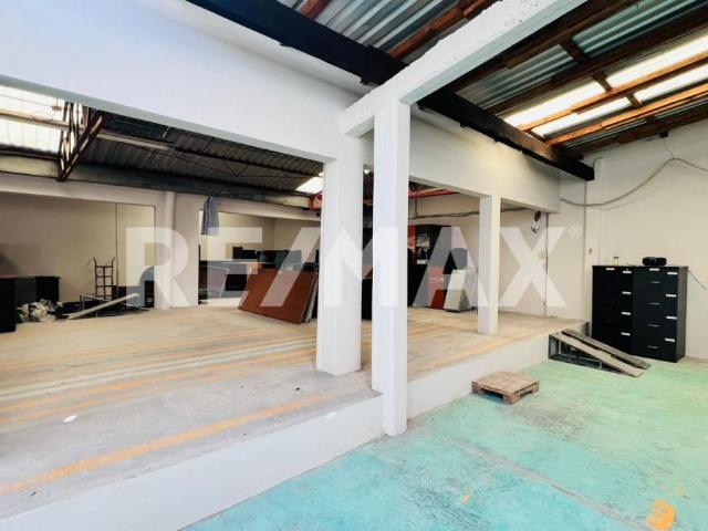 Amplio espacio comercia l/ oficinas a pasos del Metro Río San Joaquín – Ideal para call center, bodega o cualquier giro