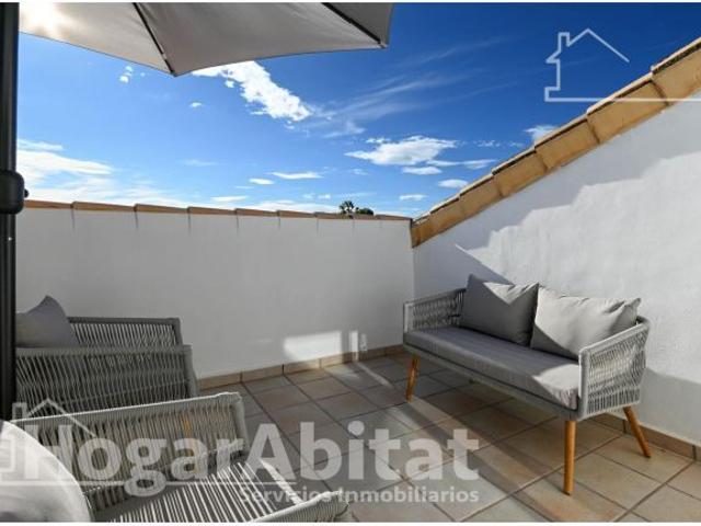 AMPLIO EXTERIOR Y LUMINOSO CON TERRAZA
