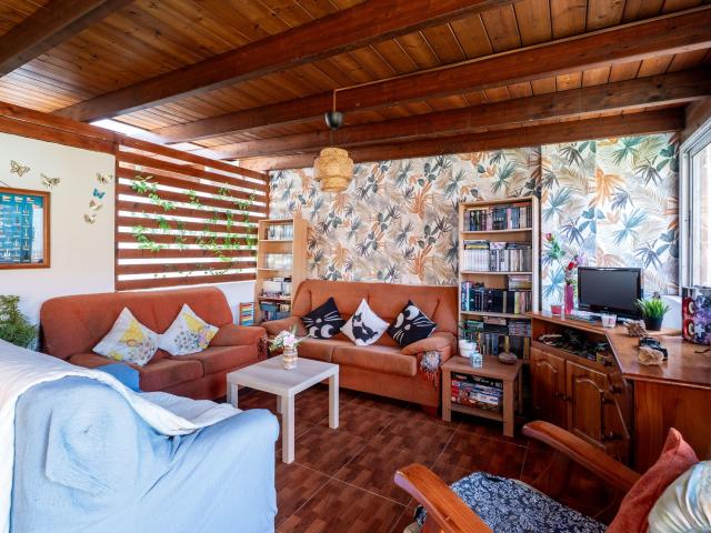 AMPLIO INMUEBLE CON LOCAL, VIVIENDA Y TERRAZA EN LA GALLEGA