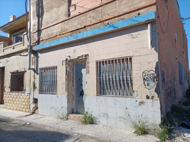 Amplio inmueble en Sagunto, ideal para recuperar y personalizar