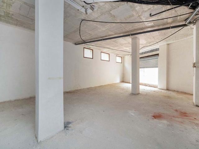 Amplio local comercial en Monóvar, Alicante Oportunidad única € 28.000,00