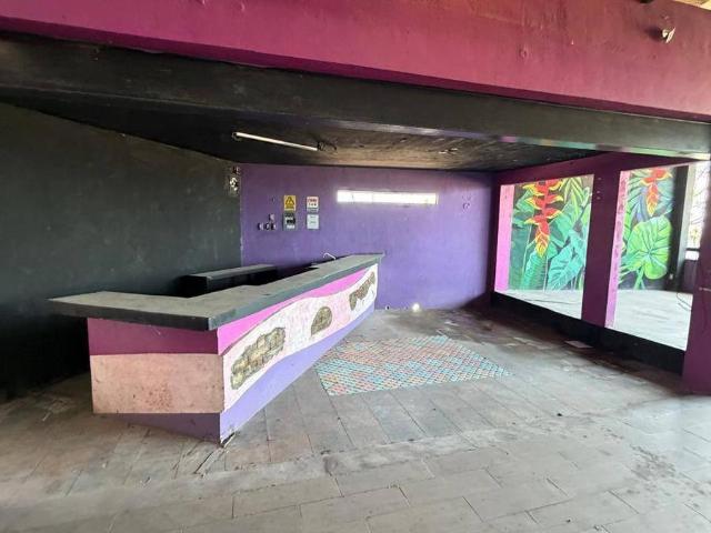 AMPLIO LOCAL COMERCIAL EN RENTA FRENTE AL MALEC?N DE CAMPECHE