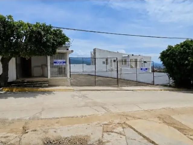 ¡ AMPLIO LOCAL COMERCIAL EN VENTA EN TZOMPANTLE !