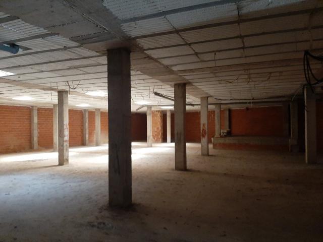 Amplio Local Comercial Esquinero de 755 m² con Excelente Visibilidad en Calle GOMEZ FERRER Nº 6 8 Utiel Valencia/València