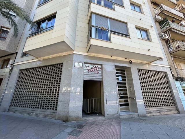 Amplio local en Elche, Alicante Oportunidad de inversión