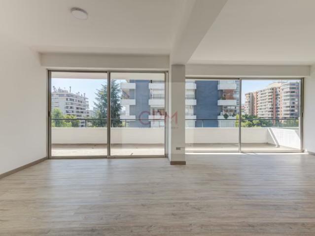 Amplio, luminoso, remodelado, Las Condes 1855 | dormitorios por 9350.00 en Las Condes
