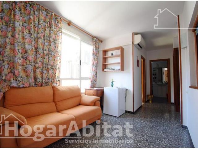 AMPLIO, LUMINOSO Y EXTERIOR CON TERRAZA, CERCA DEL MAR