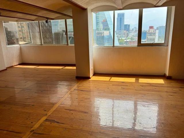 Amplio Penthouse en una de las mejores zonas de la Ciudad ideal para actualizar