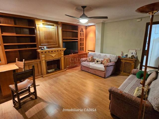 AMPLIO PISO AMUEBLADO JUNTO PLAZA MAYOR. CALEFACCIÓN CENTRAL. REF 10546