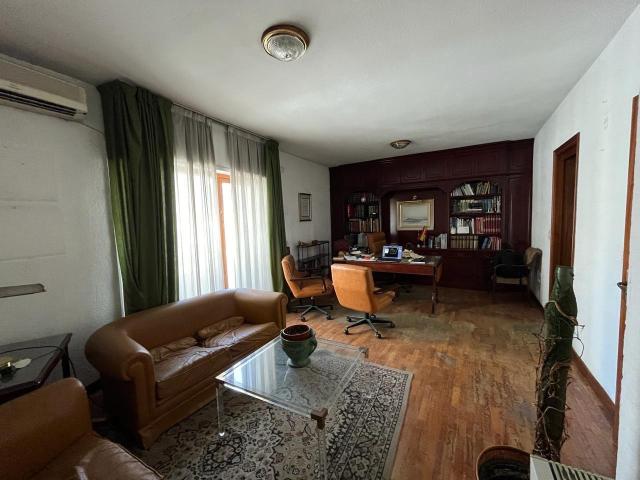 Amplio piso con balcón en Ricardo Soriano, a 350 m Del Mar