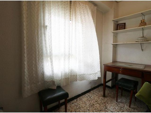 ¡Amplio piso con garaje incluido en Sector 5 de Elche!