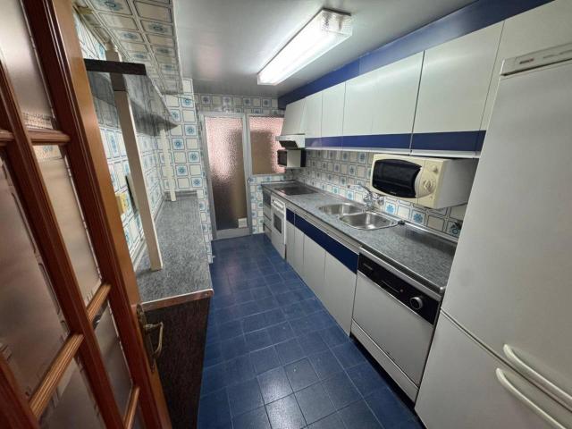 Amplio piso con garaje, trastero y balcones en Valencia