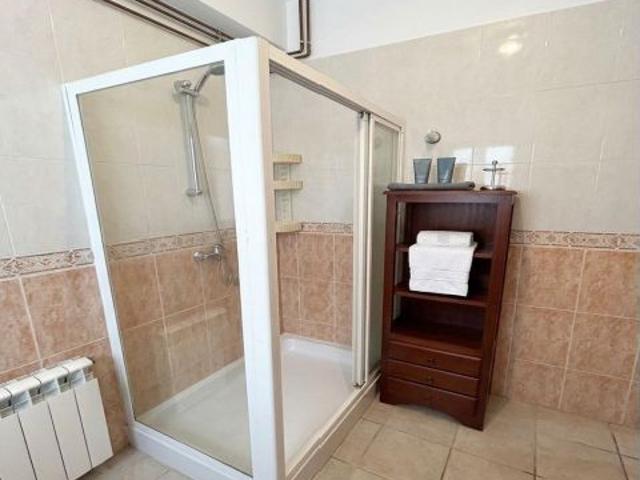 Amplio piso con gran potencial en el corazón de Ribeira