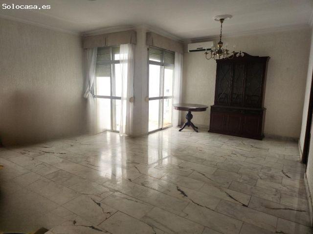 AMPLIO PISO CON PATIO EN CALLE ANCHA