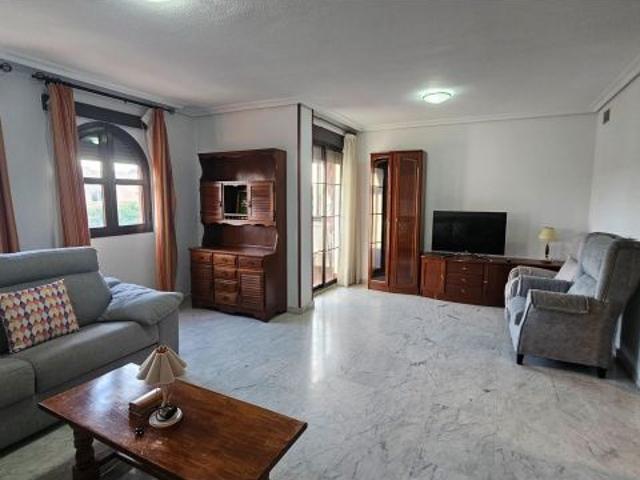 AMPLIO PISO CON PISCINA Y PARKING EN ARRUZAFILLA