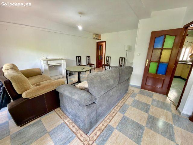 Amplio piso con terraza, 3 dormitorios y posibilidad de 4 en Av. Barcelona – Viñuela – Rescatado