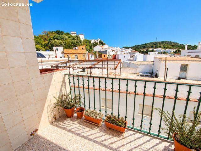 Amplio piso de 4 dormitorios con terraza en Calle San Antonio – Alcalá de los Gazules