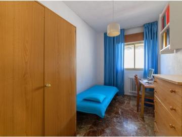 AMPLIO PISO DE 4 DORMITORIOS CON TERRAZA Y GARAJE EN PLENA CALLE ARABIAL