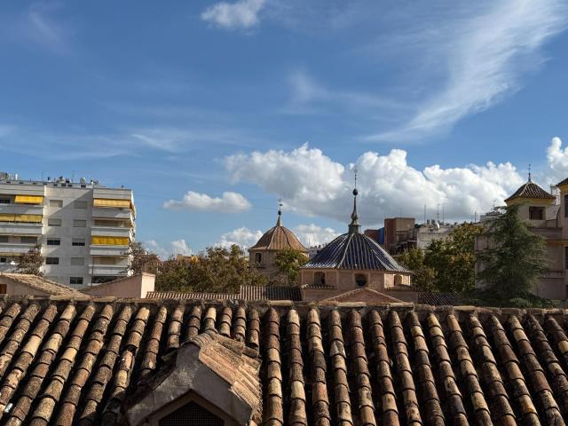 Amplio piso de 4 dormitorios en pleno centro de Murcia, junto al Teatro Romea