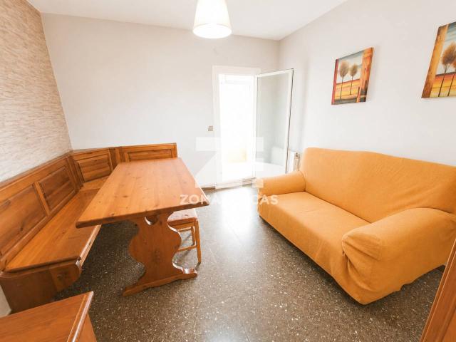 Amplio piso de 4 habitaciones amueblado con gran terraza en Singuerlín