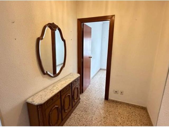 ? AMPLIO PISO DE 120 m2 EN EL CENTRO DE GANDÍA – 4 HABITACIONES Y GRAN POTENCIAL ?