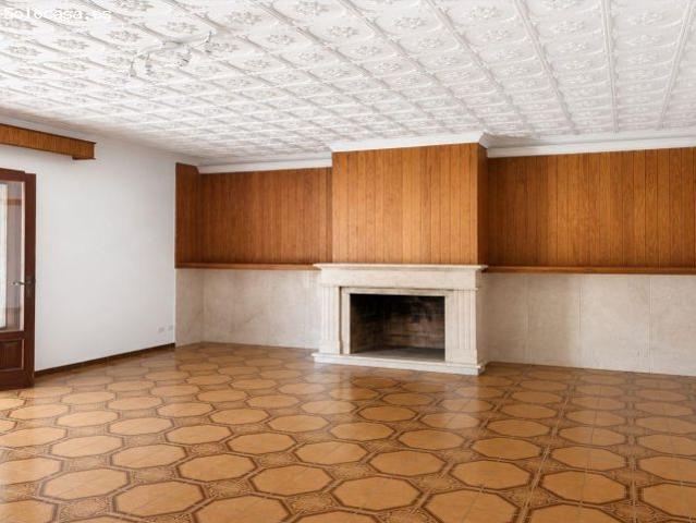 Amplio piso de 130 m2 con terraza y vistas a la Serra de Tramuntana en Costitx