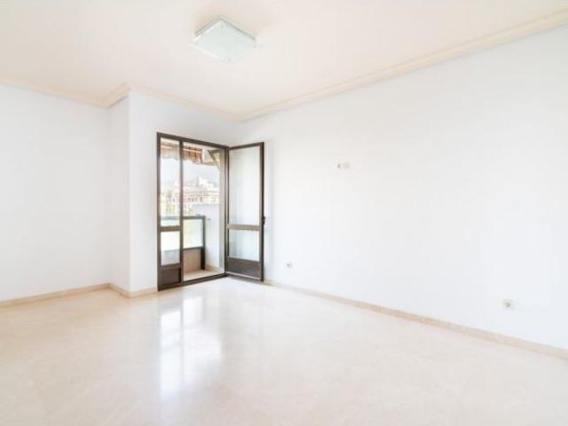 Amplio piso de 218 m2 en alquiler en el Residencial Oliveros