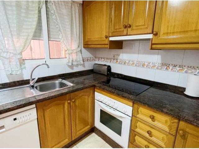 AMPLIO PISO DE 3 DORMITORIOS CON PISCINA, GARAJE Y DOS TERRAZAS, A 300 METROS DE LA PLAYA