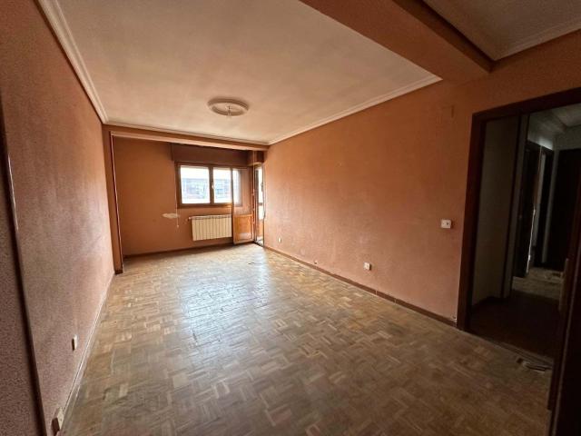 Amplio piso de 3 dormitorios en Medina del Campo por 66.000€