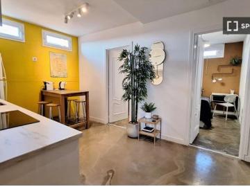 Amplio piso de 3 habitaciones con AC en alquiler en zona Antón Martín