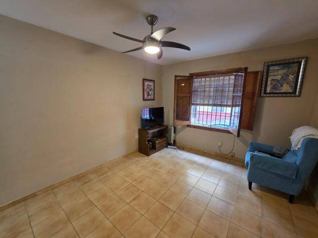AMPLIO PISO DE 3 HABITACIONES CON DOS PATIOS A ESCASOS METROS DE SAN LORENZO