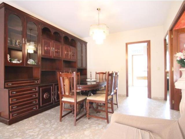Amplio piso de 3 habitaciones dobles con terraza y patio comunitario ajardinado en Olesa de Montserr