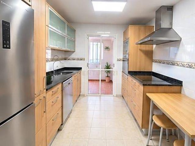 Amplio piso de 3 habitaciones en el corazón de la ciudad