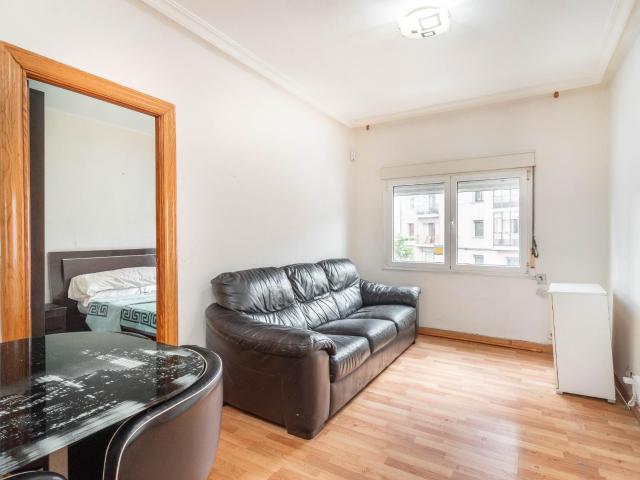 AMPLIO PISO DE TRES HABITACIONES EN OVIEDO. LUMINOSIDAD, COMODIDAD Y EXCELENTE OPORTUNIDAD