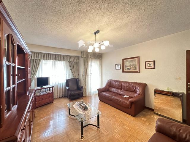 AMPLIO PISO DE ALQUILER DE 4 HABITACIONES JUNTO PASEO DE CARMELITAS