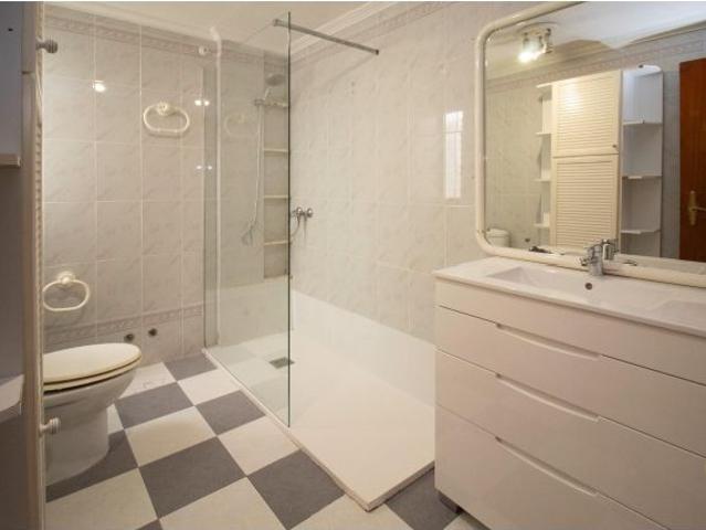 Amplio Piso en Torrevieja, Ideal para Reformar €159.000