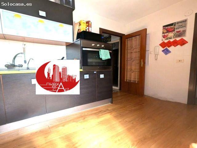 ¡Amplio piso en venta de 4 dormitorios, 2 baños y plaza de garaje en Castillitos!