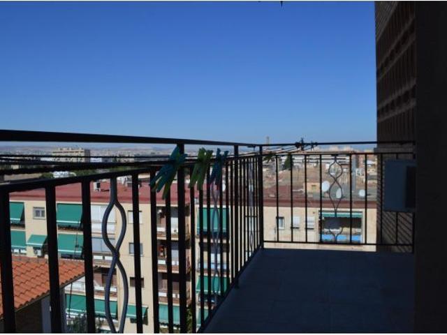 Amplio Piso en Zaidín, Granada Ideal para Estudiantes