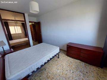 Amplio Piso en Zona Universitaria con Garaje y Trastero