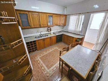 AMPLIO PISO EN ALMERIA CAPITAL AL LADO DE LA POLICIA LOCAL, DE 4 DORMITORIOS + BAÑO Y ASEO, TODO EXT
