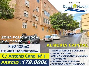 AMPLIO PISO EN ALMERIA CAPITAL AL LADO DE LA POLICIA LOCAL, DE 4 DORMITORIOS + BAÑO Y ASEO, TODO EXTERIOR Y HACIENDO ESQUINA