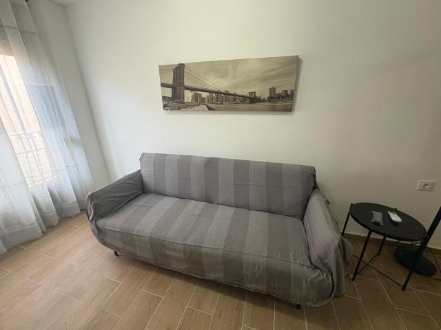 Amplio piso en alquiler con terraza en el casco antiguo de Almansa. Totalmente reformado