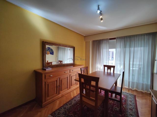 AMPLIO PISO EN ALQUILER EN ZONA RESIDENCIA 4 DORMITORIOS Y GARAJE INCLUIDO