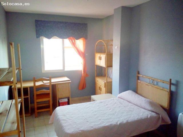 Amplio Piso en Alquiler en el Centro de Cáceres Ideal para Estudiantes